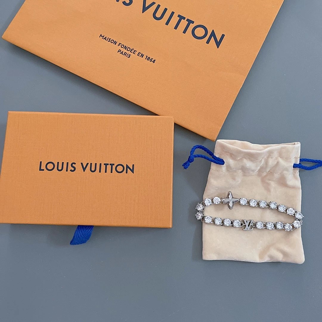Louis Vuitton Bracelet 18cm